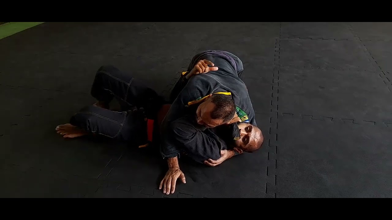 Estrangulamento De Lapela Nos Cem Quilos Por Baixo Youtube