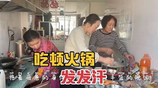 一家人全军覆没都阳了，吃顿火锅发发汗，美慧筷子都快搂冒烟了！