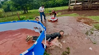 FUREI A PISCINA DO ACAMPAMENTO COM TODO MUNDO DENTRO 😱