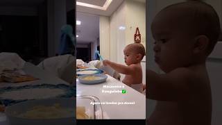 João Gomes: Ary Mirelle mostra o filho comendo sozinho na mesa