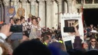 12 Marias lead colourful Venice carnival procession