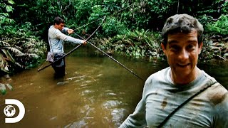 Bear pesca pirañas con arco y flecha en la Amazonia | A Prueba de Todo | Discovery Latinoamérica