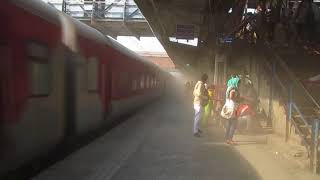 [IRFCA] 09003 Bandra Rajdhani special creates dust storm at andheri