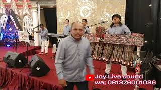 Uning-uningan adat batak bersama @joylivesoundkotamedan5578 di @hoteldanautoba3084