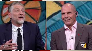 "Meloni era sostenitrice di Mussolini, ma di che parla?": Varoufakis a Giuli