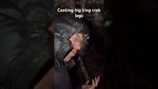 Cooking huge king crab legs in the tundra of Alaska while building a bush craft shelter ￼