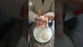 इस सीजन मे आटे की खस्ता  कचौङी(khsta kachodi)😕😟 #shorts #food #trending