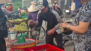Here and There Phung Hiep is live streaming! Morning at Cay Duong Market