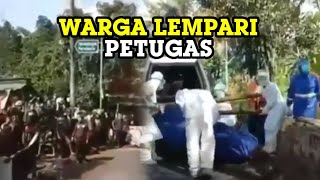 SUASANA MENCEKAM, Warga Lempari Petugas dengan Batu, Tolak Pemakaman Jasad Korban Covid 19