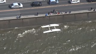 水上機が墜落、２人救助 目立つけがなし、宍道湖