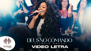 Vitória Souza | Deus no Comando [Vídeo Letra]