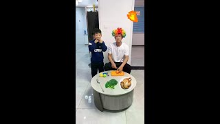 妈妈做饭的时候千万不要捣乱，不然会被凶哦！#shorts#家庭教育#熊孩子