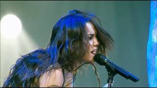 Miley Cyrus - Wonder World Tour (Live at the 2O) (1080p HD)