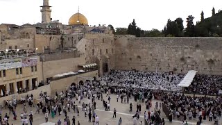 בצל המתיחות: עשרות אלפי מבקרים בעיר העתיקה בירושלים