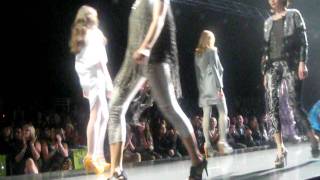 Raw Edge TV: Front row @ GFW 2011 Gala Show Close