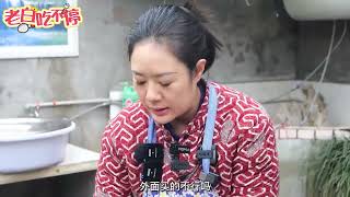 四川美女卖猪肉，5斤油熬一斤肉，放1年不会坏，比鲜肉香