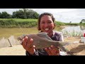 ตกปลาหน้าดินแม่น้ำอิง ตามหาปลาเพี้ย มาทำเมนูลาบหมี่ @ 👧 noi fishing ep. 32 🎣