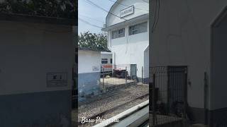 APA SAJA KERETA YANG BERHENTI DISINI ? Fyi: stasiun besar #bandung #tebakkeretaapi #berhentidikamu