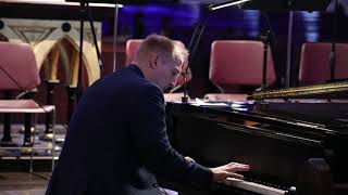 Pianist Matthew Mayer plays God Rest Ye Merry Gentlemen, What Child Is This, Live in Omaha Nebraska