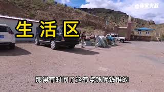 铅锌银矿建在美丽的山峦之上。老板开矿艰难，似有难言之隐