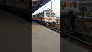 Loud Honking WAP7 HOWRAH Train Horn