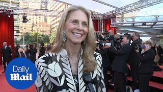 Lindsay Wagner talks in 2015 about fans of the Bionic Woman - Daily Mail