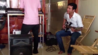 ខ្ញុំស្រលាញ់ស្រីតូច   guitar cover song   funny band   guitar songs