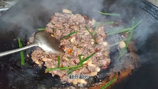 这样子的铁锅炖“大鸭”您有见过么？您有见过黄皮鸭肉么？这样子的