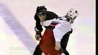 Hockeyfighters.cz  Jody Shelley vs Eric Cairns .wmv