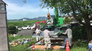 「川越遺跡にモニュメント制作中。つり込み作業』墓石費用　焼津市 石音石材店