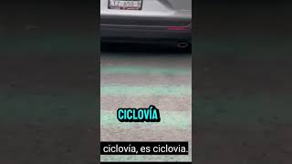 Poblano se estacionó bloqueando una ciclovía y, al ser confrontado por un ciclista, le respondió