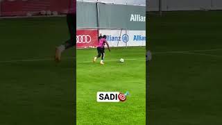 This curler from Sadio Mane in Bayern training 🔥 (via @FC Bayern) #shorts