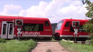 Bahnübergang mit Blinklicht Tübingen Weilheim / Spoorwegovergangen Duitsland