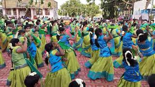 சீர்கழைக்க கார்பொழியும் சென்னல்விழை நாடு அங்கு சேர்ந்திருக்கும் மனைவி மக்கள் வந்த உன்னை ஆடும்