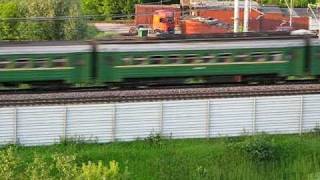 Electric locomotive CHS6 leads Aurora high-speed train