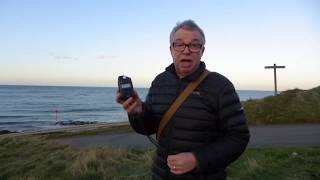 How to use a hand-held light meter. (Sekonic Flashmate Light Meter)