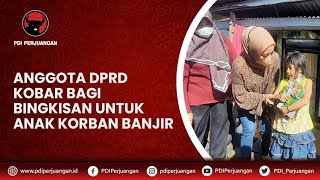 Anggota DPRD Kobar Bagi Bingkisan Untuk Anak Korban Banjir