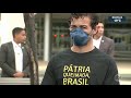 ativistas do greenpeace são presos após protesto em brasília sbt brasil 23 10 19