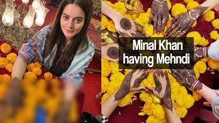 Beautiful Minal Khan with Family having Mehndi for Aiman’s Wedding | Desi Tv