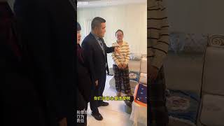 二姐找小妹担保借钱，拿钱以后玩消失，大姐要钱逼小妹，原来是「各怀鬼胎」#社会 #经济纠纷 #法律咨询 #欠钱不还   抖音