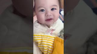 好喜欢这个时候的他啊，小小的～软软的~ 人类幼崽 萌娃 婴语交流 宝宝 小奶娃