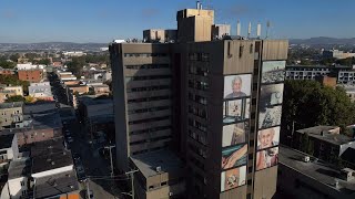 Une façade du CHSLD Notre-Dame-de-Lourdes transformée en gigantesque fresque