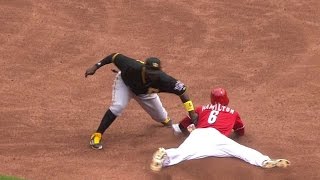 PIT@CIN: Hamilton steals second base despite pitchout