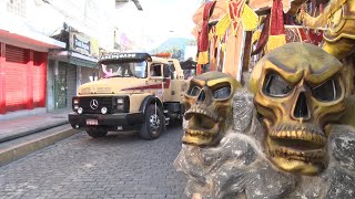 Carros alegóricos do Grupo A provocam tumulto no trânsito em Nova Friburgo|| portalmultiplix.com