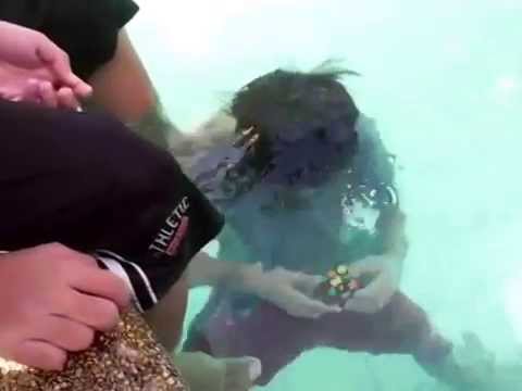 Rubik's Cube Underwater Solving Rubik's Cube Underwater Solving