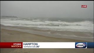 Very strong winds blow at Hampton Beach; initial rain before conversion to snow