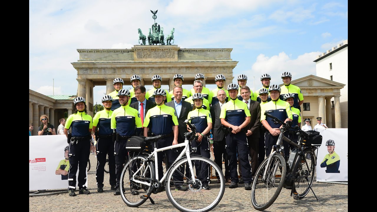 Die Neue Fahrrad-Staffel Der Berliner Polizei - YouTube