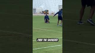 #Titans WR’s working on over-the-shoulder catches at minicamp today ⚔️ #tennesseetitans #shorts