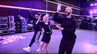 Jordyn Jones Learns Jennifer Lopez's Tour Dances! *VIP Live Performance*