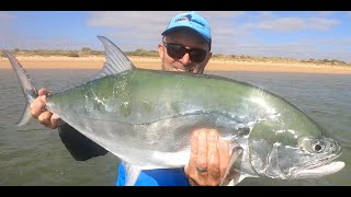 Exmouth Flats Fishing for Trevally and Queenfish....with our mad lure chasing Kelpie!!!!